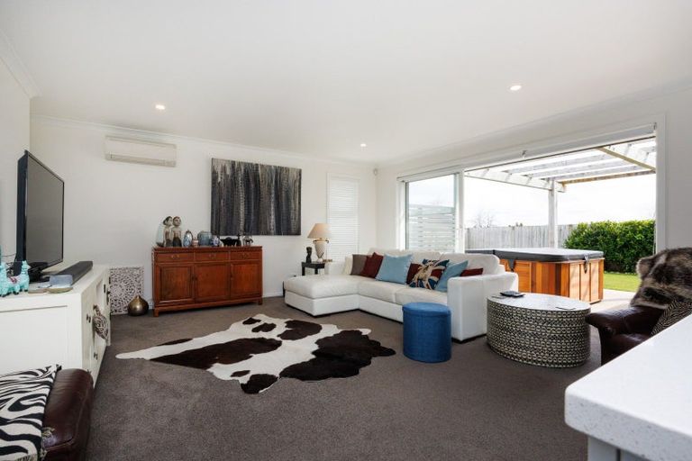 Photo of property in 25 Dogwood Way, Milson, Palmerston North, 4414