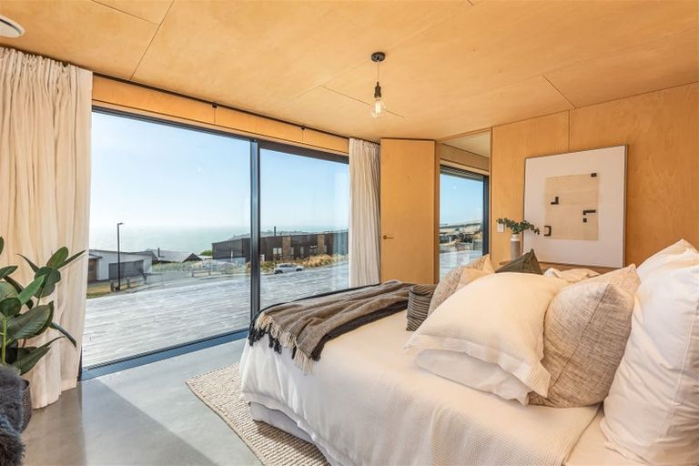 Photo of property in 5 Sowerby Place, Richmond Hill, Christchurch, 8081