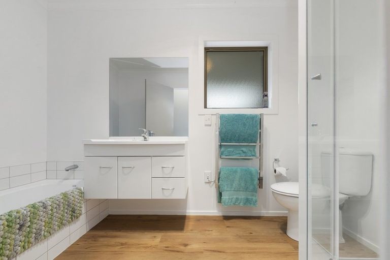 Photo of property in 33/64 Kawaha Point Road, Kawaha Point, Rotorua, 3010