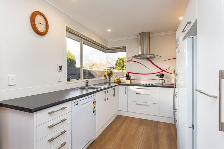 Photo of property in 2/14 Bentley Street, Russley, Christchurch, 8042