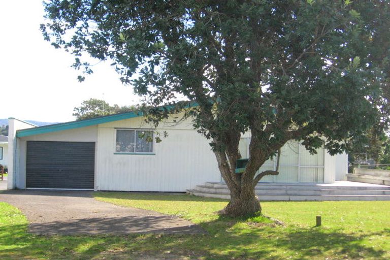 Photo of property in 207 Given Avenue, Whangamata, 3620