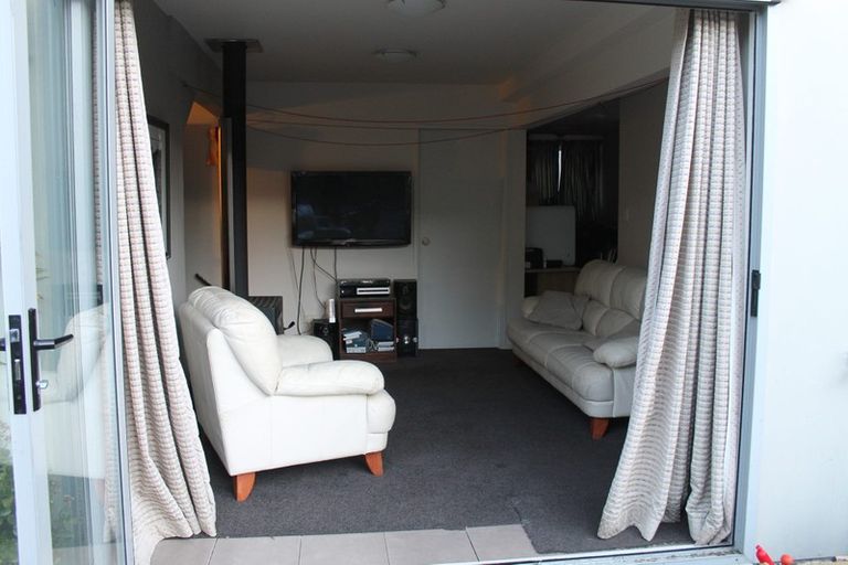 Photo of property in 57 Lavery Place, Sunnynook, Auckland, 0632