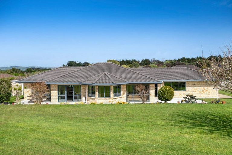 Photo of property in 16 Omana Avenue, Shelly Beach, Helensville, 0874