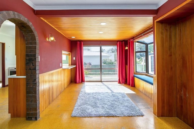 Photo of property in 30 Kitchener Street, Martinborough, 5711