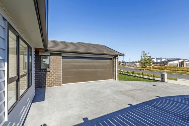 Photo of property in 12 Konoba Avenue, Kumeu, 0810