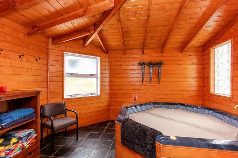 Photo of property in 76 Branch Road, Highlands Park, New Plymouth, 4312