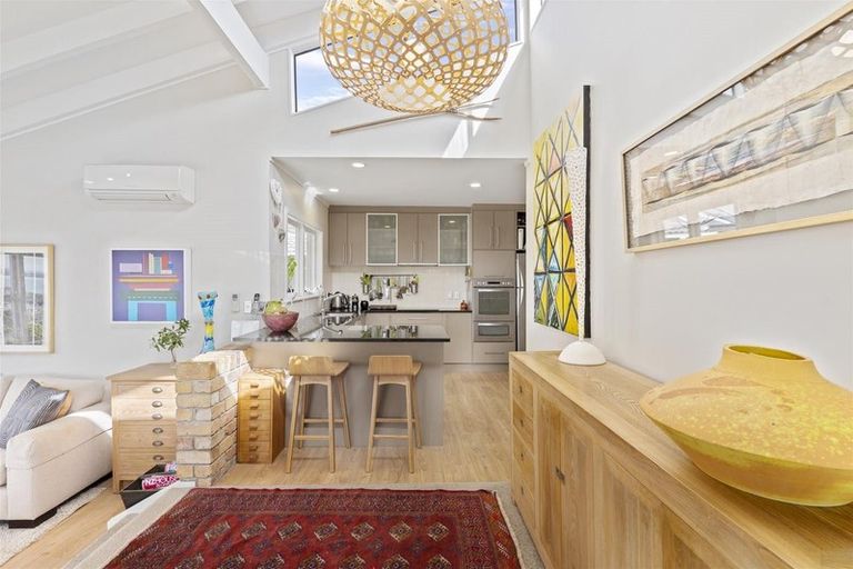 Photo of property in 2/5 Colmar Road, Mellons Bay, Auckland, 2014