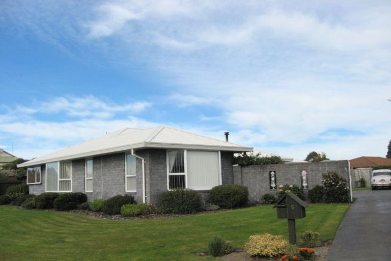 Photo of property in 5 Thornhill Place, Sockburn, Christchurch, 8042