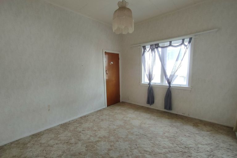 Photo of property in 34 Glenfern Road, Mellons Bay, Auckland, 2014