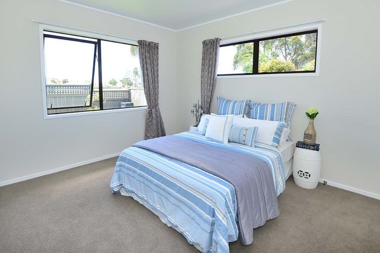 Photo of property in 31 Ronald Macken Place, Windsor Park, Auckland, 0632