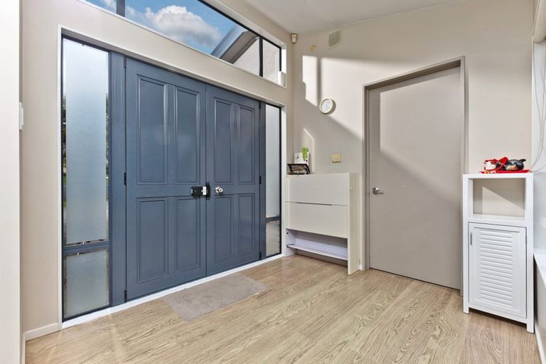 Photo of property in 28 Crimson Park, Oteha, Auckland, 0632