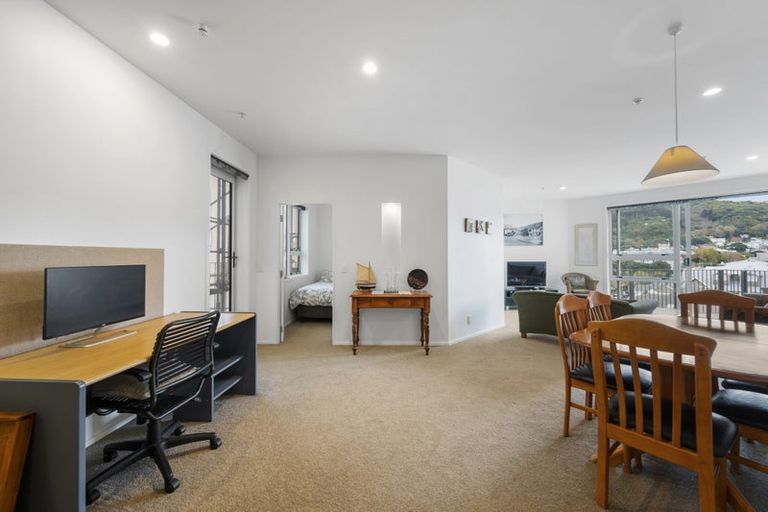 Photo of property in Stadium Garden Flats, 401/107 Thorndon Quay, Pipitea, Wellington, 6011