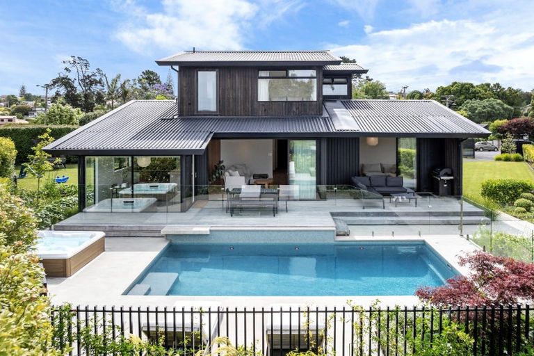 Photo of property in 56 Covil Avenue, Te Atatu South, Auckland, 0610