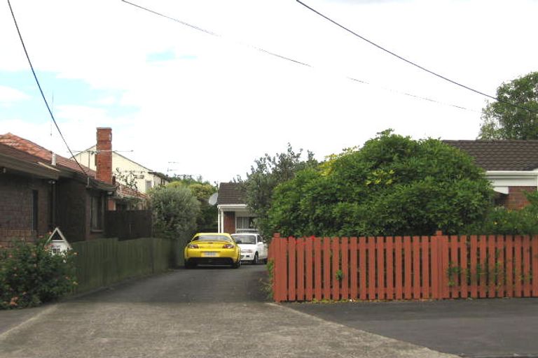 Photo of property in 2/15 Milford Road, Milford, Auckland, 0620