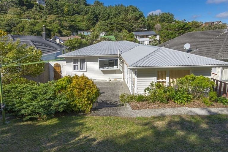 Photo of property in 127 Parkvale Road, Karori, Wellington, 6012