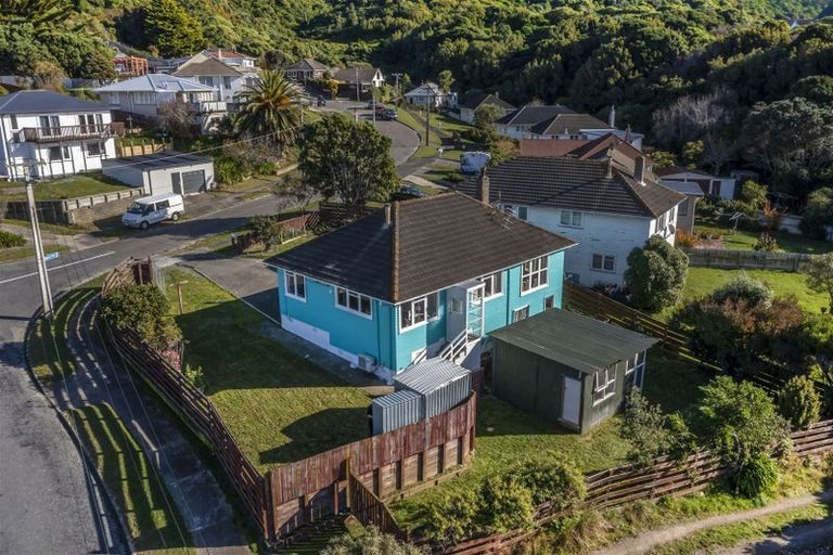 Photo of property in 2 Ngahue Crescent, Elsdon, Porirua, 5022