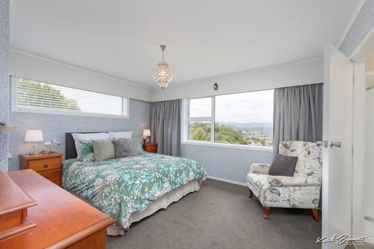 Photo of property in 39 Oakleigh Street, Maungaraki, Lower Hutt, 5010