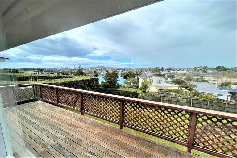 Photo of property in 16 Martin Crescent, Northcote, Auckland, 0627