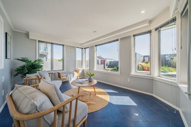 Photo of property in 7 Sunset Parade, Plimmerton, Porirua, 5026