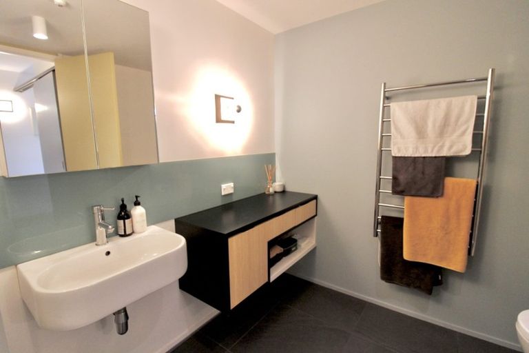 Photo of property in 76 Brougham Street, Mount Victoria, Wellington, 6011