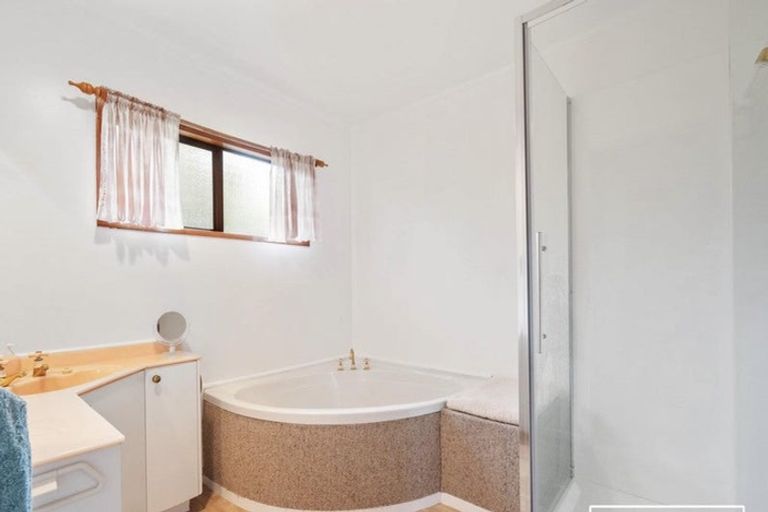 Photo of property in 1/52 Evans Road, Weymouth, Auckland, 2103