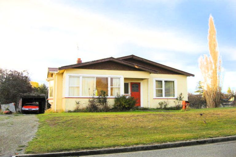 Photo of property in 46 Copinsha Street, Palmerston, 9430