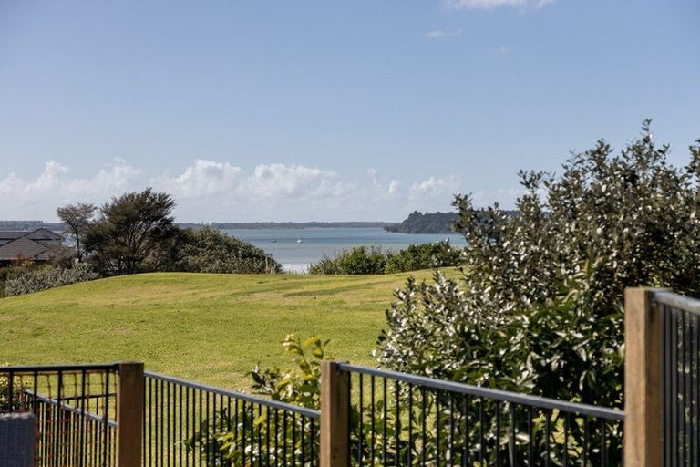 Photo of property in 13 Shoreview Close, Omokoroa, 3114