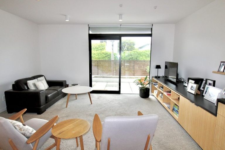 Photo of property in 76 Brougham Street, Mount Victoria, Wellington, 6011