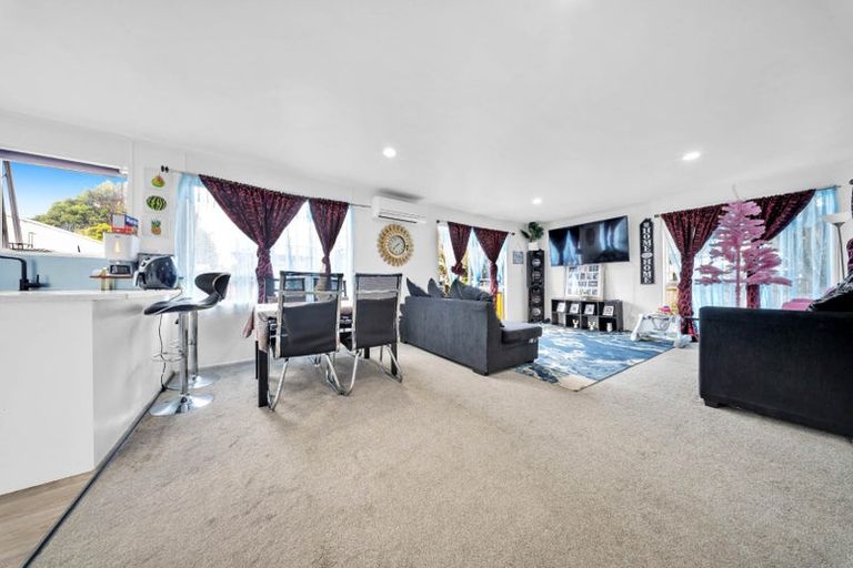 Photo of property in 1 Gibbons Road, Weymouth, Auckland, 2103