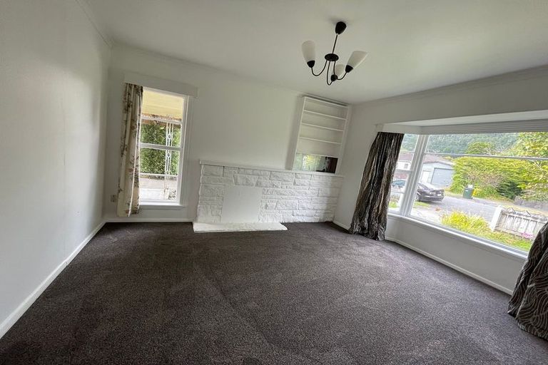 Photo of property in 4 Gibbs Crescent, Wainuiomata, Lower Hutt, 5014