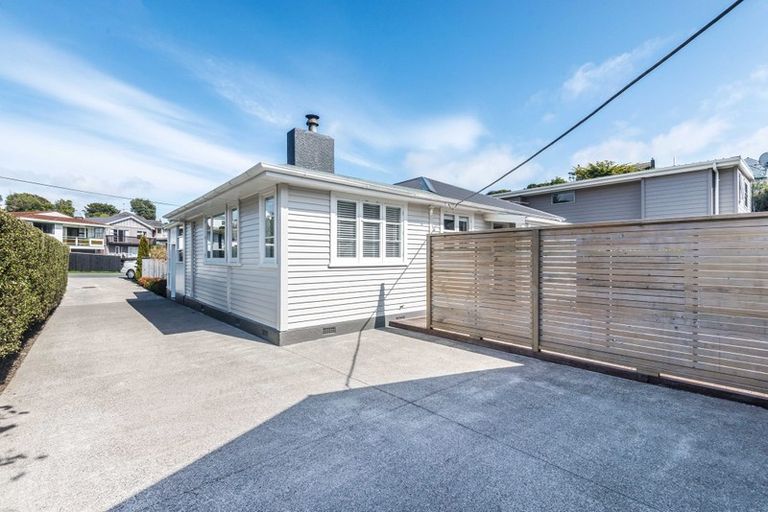 Photo of property in 27 Collins Avenue, Tawa, Wellington, 5028
