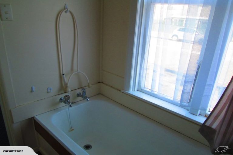 Photo of property in 16 Toru Street, Lyall Bay, Wellington, 6022