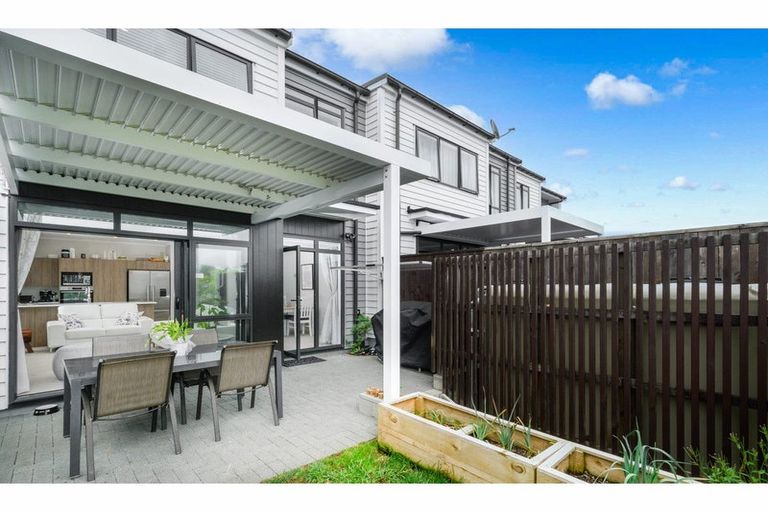 Photo of property in 12b Dida Park Drive, Kumeu, 0810
