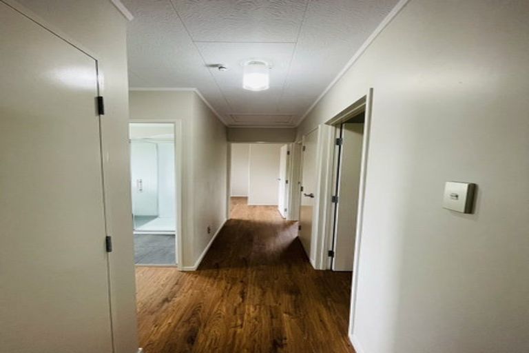 Photo of property in 1 John Webster Place, Glen Eden, Auckland, 0602