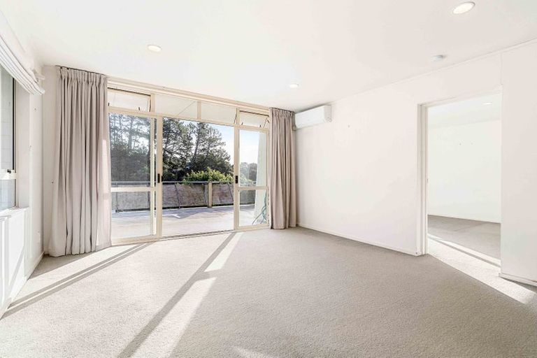 Photo of property in 4e/20 Ian Marwick Place, Birkenhead, Auckland, 0626
