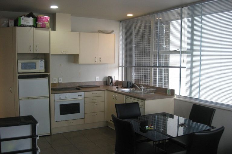 Photo of property in Terrace Tower Apartments, 4a/126 The Terrace, Wellington Central, Wellington, 6011