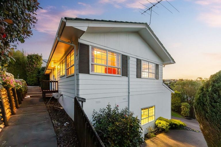 Photo of property in 39 Squirrel Lane, Browns Bay, Auckland, 0630