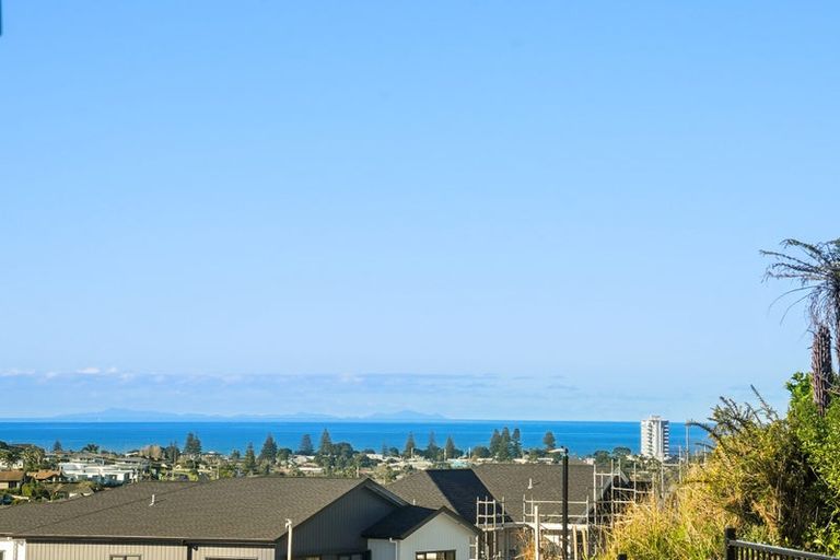 Photo of property in 36 Skulander Crescent, Orewa, 0931
