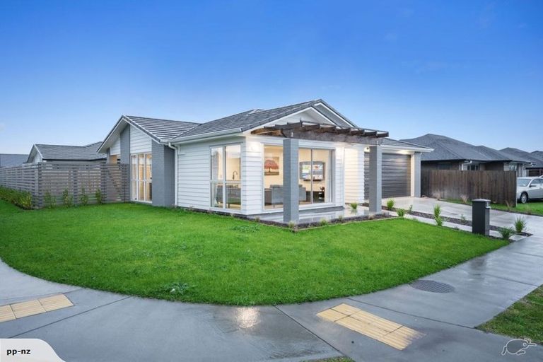 Photo of property in 5 Biplane Street, Takanini, 2112