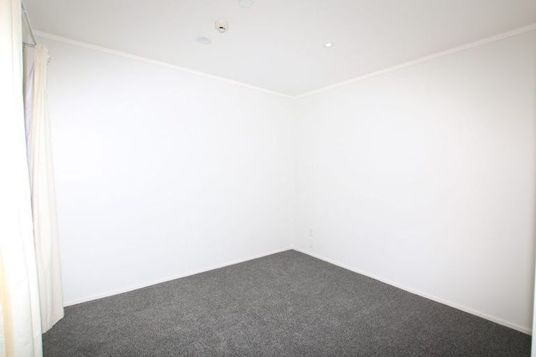 Photo of property in 7a/30 Westward Ho, Glen Eden, Auckland, 0602