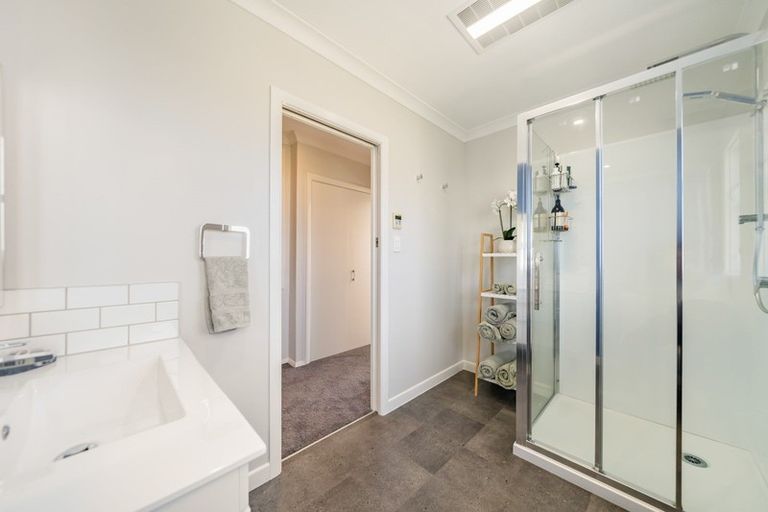 Photo of property in 18 Charles Street, Clouston Park, Upper Hutt, 5018