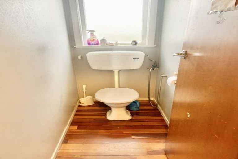 Photo of property in 21 Riverpark Crescent, Henderson, Auckland, 0610