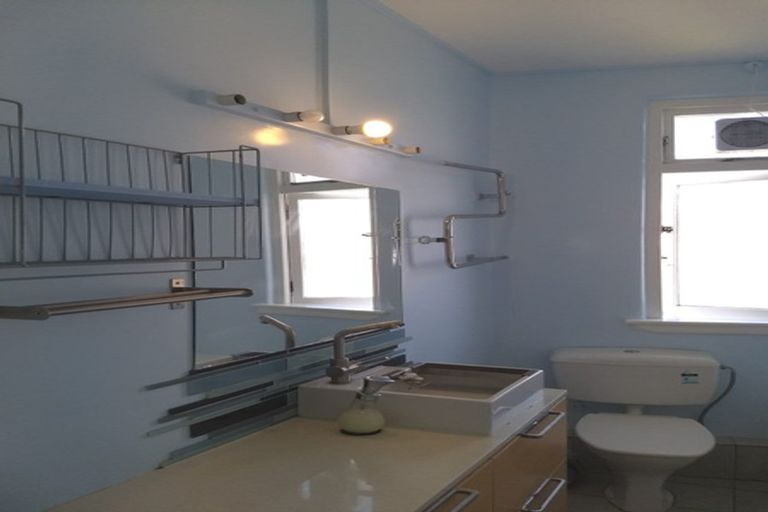 Photo of property in Hobson Flats, 8/1 Hobson Street, Pipitea, Wellington, 6011