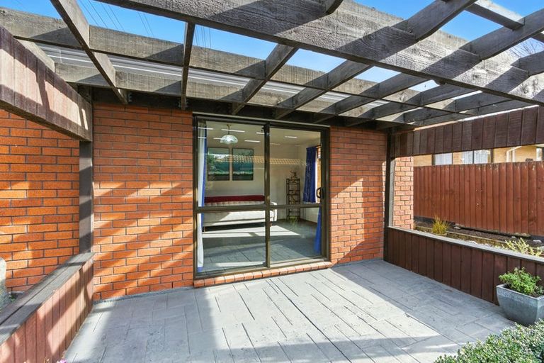 Photo of property in 1/12 Algie Place, Avonhead, Christchurch, 8042