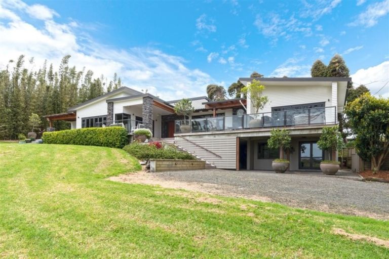 Photo of property in 32 Hanham Road, Kumeu, 0891