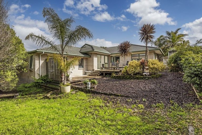 Photo of property in 10 Kumar Place, The Gardens, Auckland, 2105