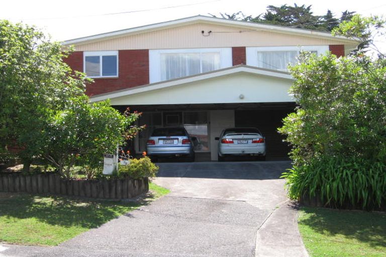 Photo of property in 79 Cliff View Drive, Green Bay, Auckland, 0604