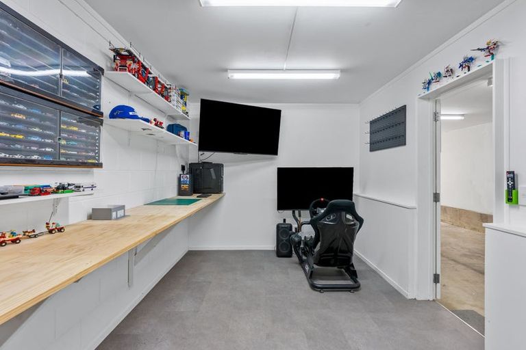 Photo of property in 1/14 Sunward Rise, Glenfield, Auckland, 0629