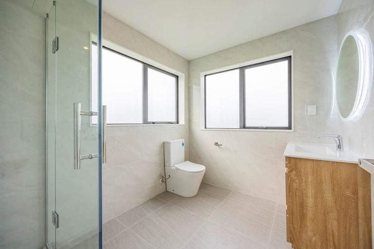 Photo of property in 3/17 Kingdale Road, Henderson, Auckland, 0610