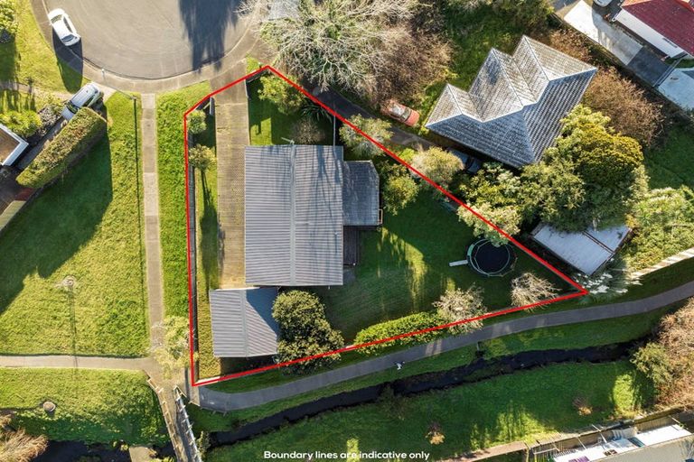 Photo of property in 24 Mandarin Place, Half Moon Bay, Auckland, 2012